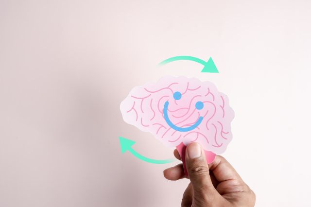 cerebro sonrisa emoción beneficio agradable mano rosa flecha cambio