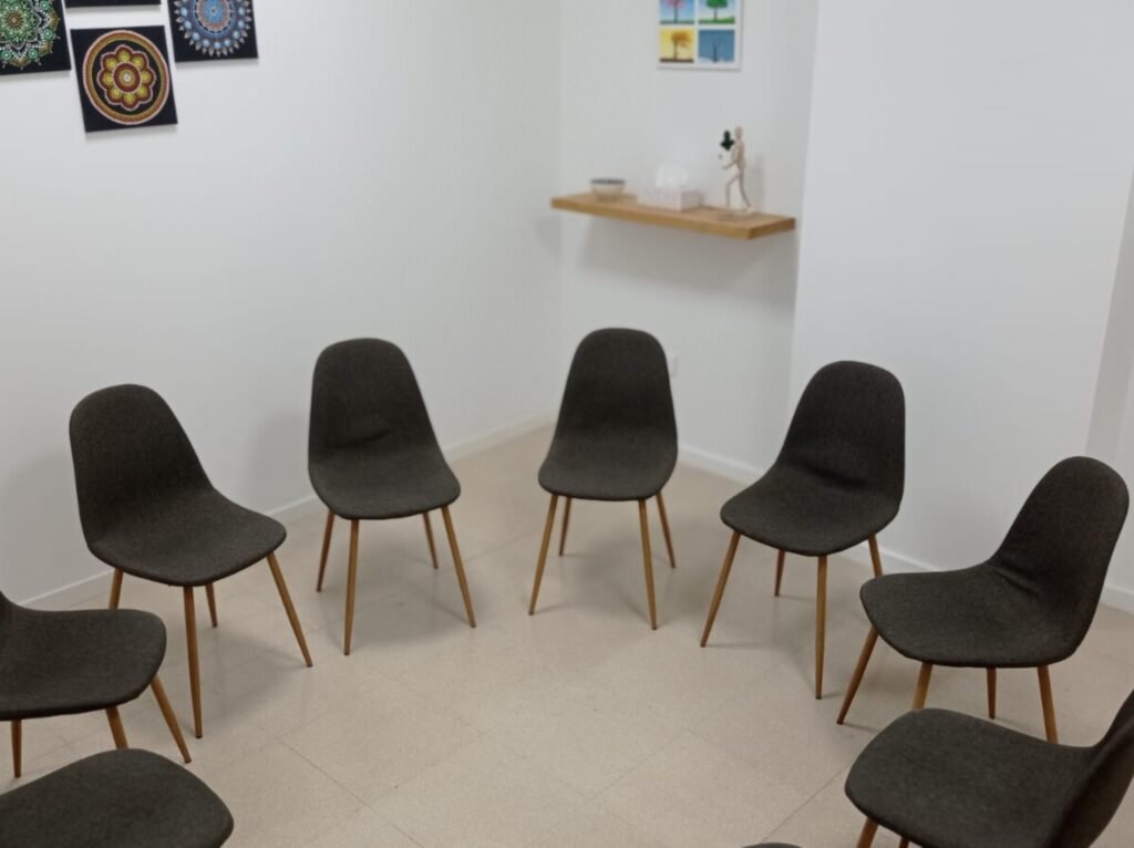 ala de terapia grupal para tratamiento de adicciones en Clínica Efficiens Córdoba